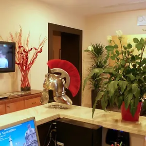 https://hotel-versailles-rome.it-romehotels.com